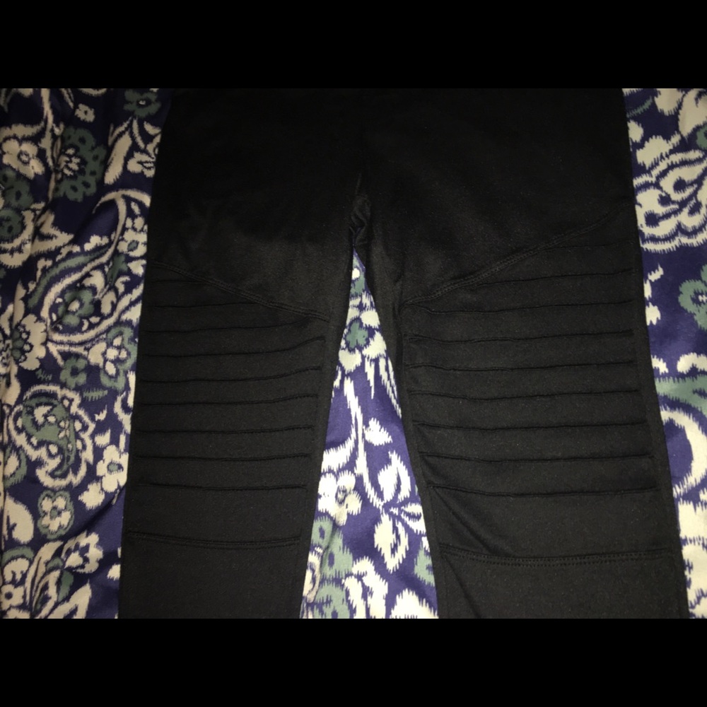 Pink Rose leggings with detailed legs